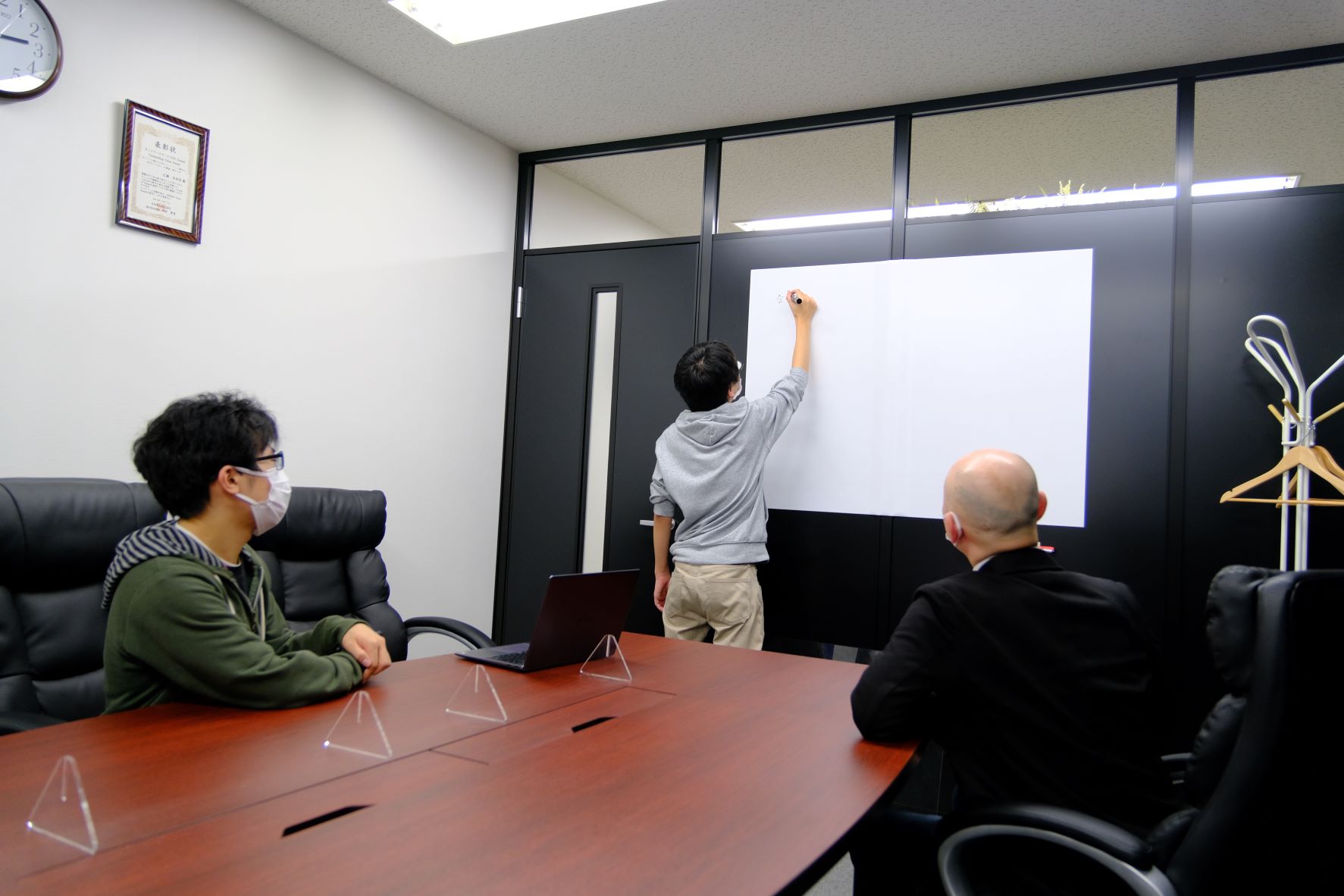 フロア 株式会社 イオ